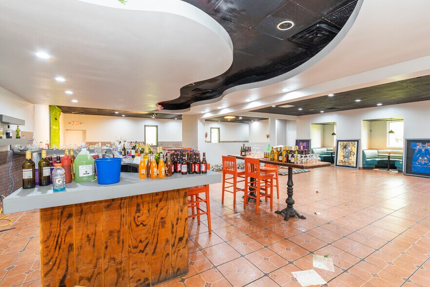 More Photos Of 1704-1710 W Main St, Central Restaurant For Lease