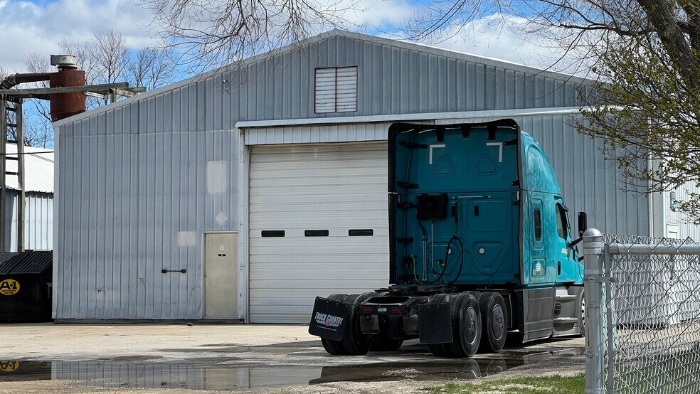 More Photos Of 34 43rd Ave SW, Cedar Rapids Flex For Sale