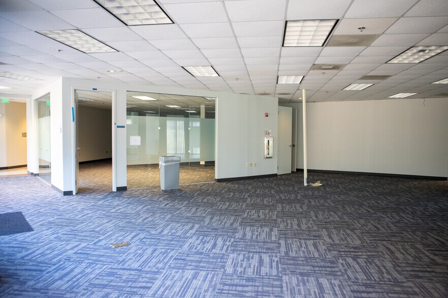 More Photos Of 3587 Parkway Ln, Peachtree Corners Light Distribution For Lease
