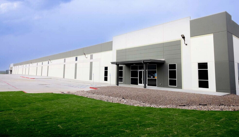 More Photos Of 854 Nicolas D. Hachar, Laredo Warehouse For Lease