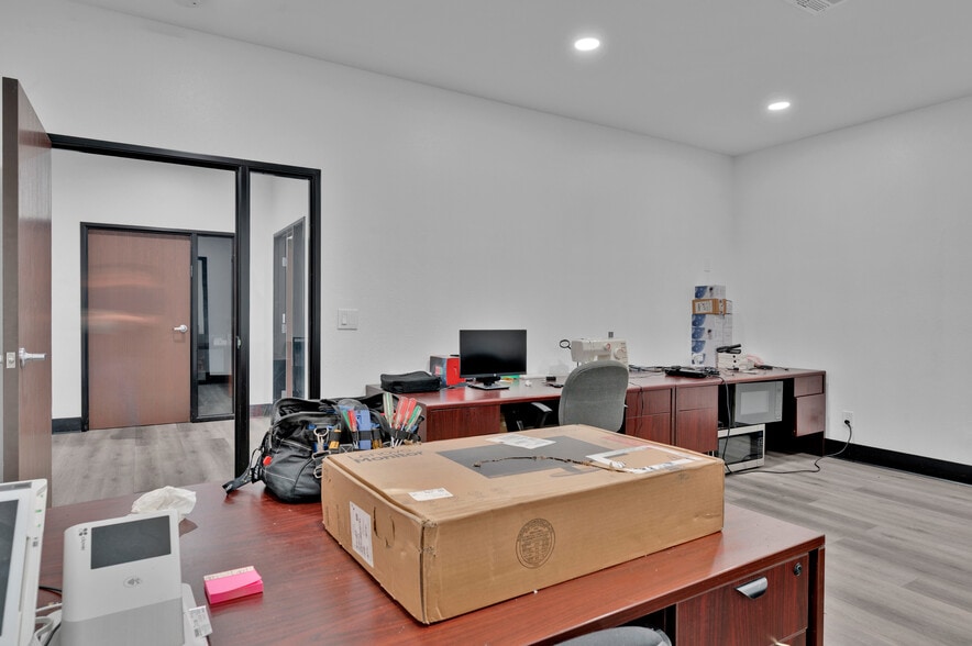 More Photos Of 23231 Vista Grande Dr, Laguna Hills Warehouse For Sale