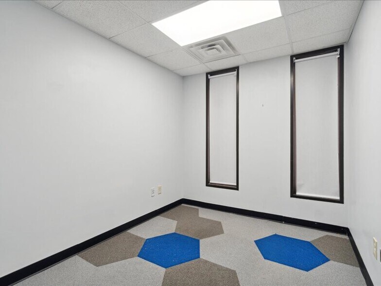 More Photos Of 1100 W Saginaw St, Lansing Medical For Sale