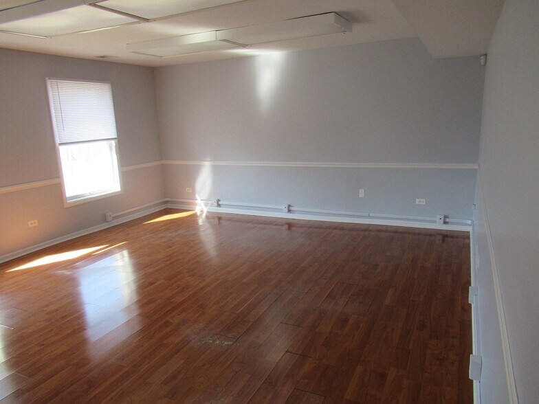 More Photos Of 5250 W Plattner Dr, Alsip Warehouse For Lease