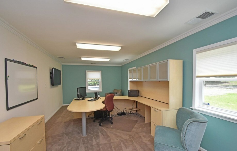 More Photos Of 322 E Main St, Batavia Office For Sale