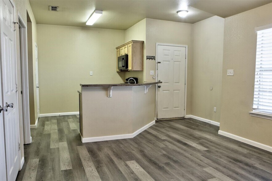 More Photos Of 141 Lindas Creek Ln, Weatherford Multifamily For Sale