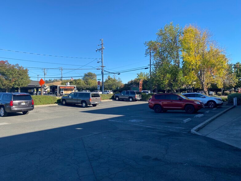 More Photos Of 2395 Monument Blvd, Concord Showroom For Lease