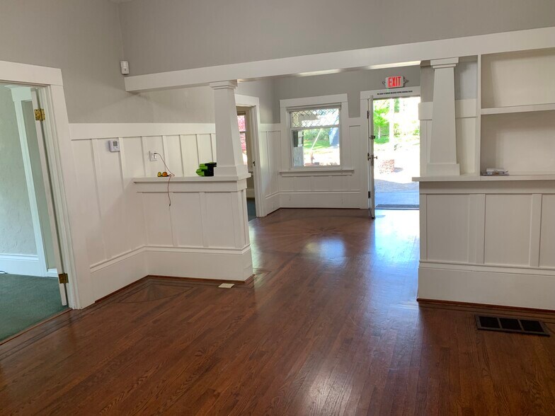 More Photos Of 1056 Division St, Pleasanton Office For Lease