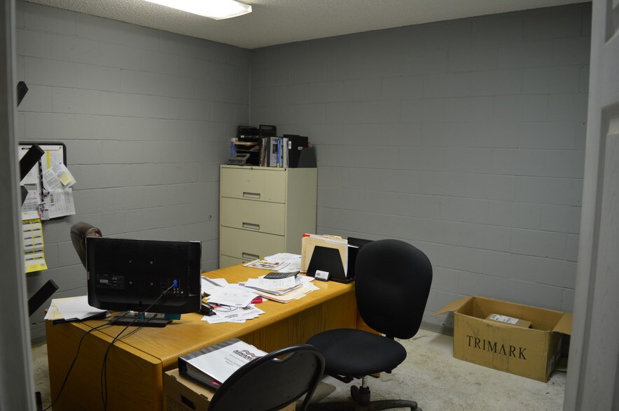 More Photos Of 12210 Mount Lawn Rd, Edmonton Industrial For Sale