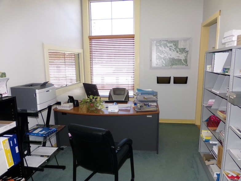 More Photos Of 171 Daniel Webster Hwy, Belmont Storefront Retail Office For Lease