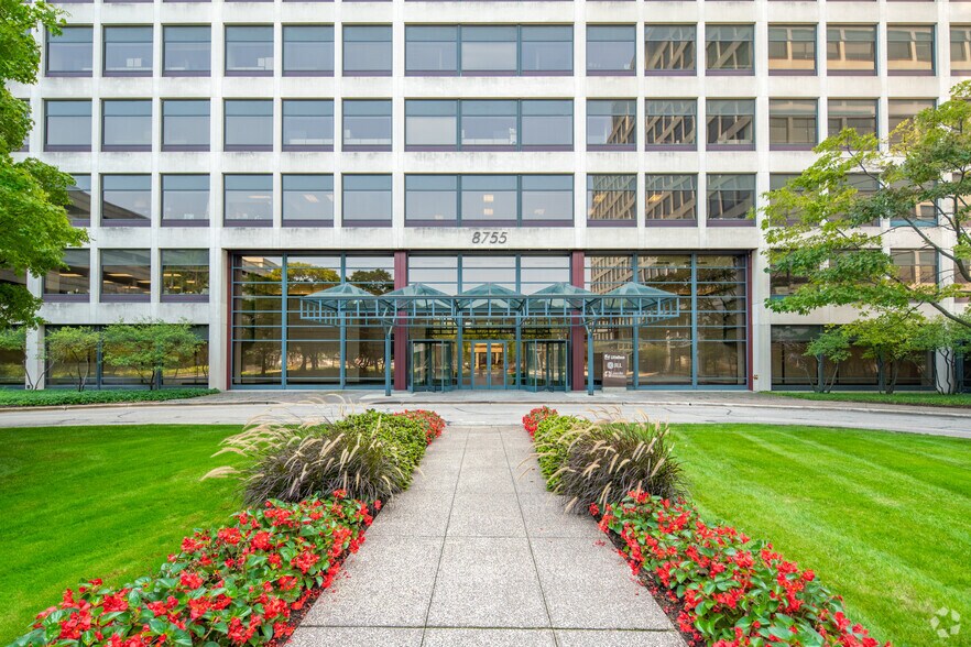 More Photos Of 8745 W Higgins Rd, Chicago Office For Sale