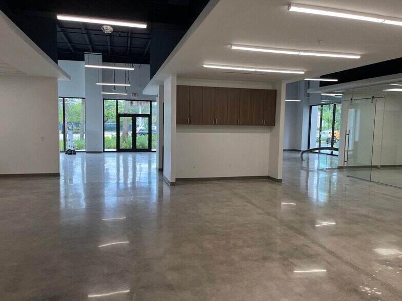 More Photos Of 3705 W Commercial Blvd, Fort Lauderdale Showroom For Sale