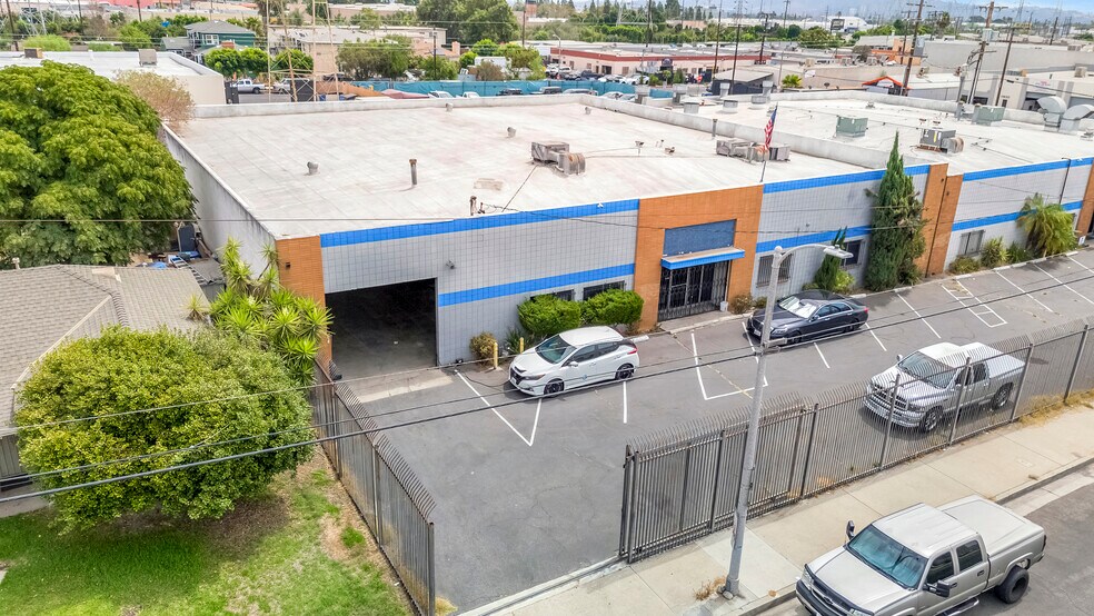 More Photos Of 7314 Radford Ave, North Hollywood Manufacturing For Lease