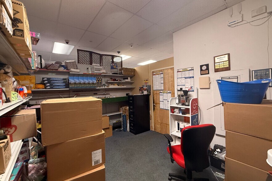 More Photos Of 837-923 Post Rd, Fairfield Unknown For Lease