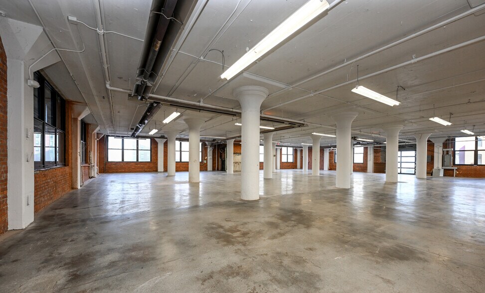 More Photos Of 1138 W 9th St, Cleveland Office For Lease
