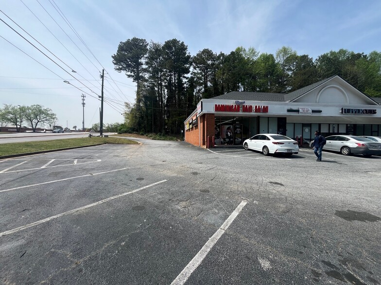 More Photos Of 414 N Hairston Rd, Stone Mountain Freestanding For Sale