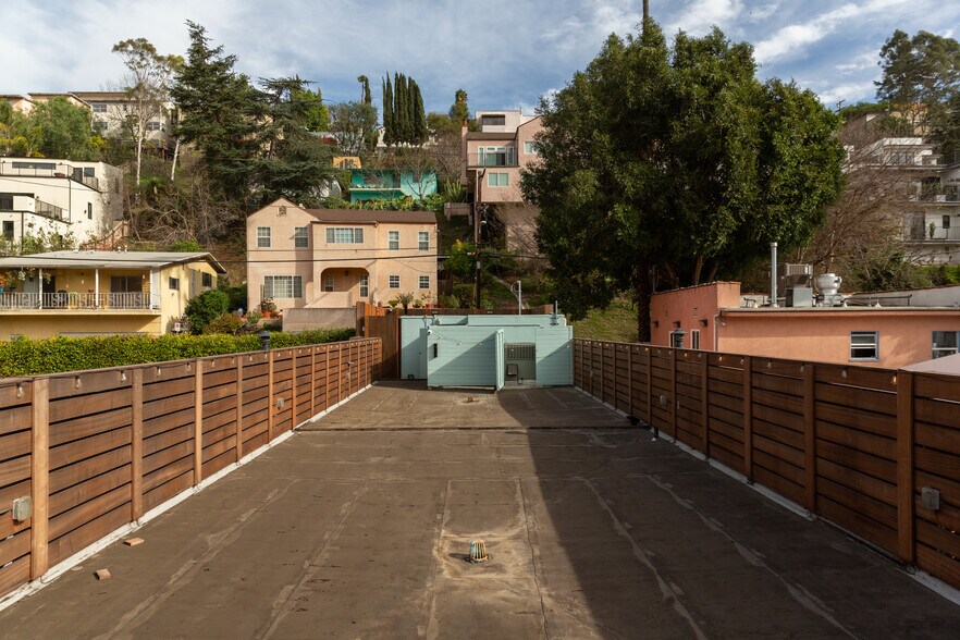 More Photos Of 1626 Silver Lake Blvd, Los Angeles Freestanding For Lease