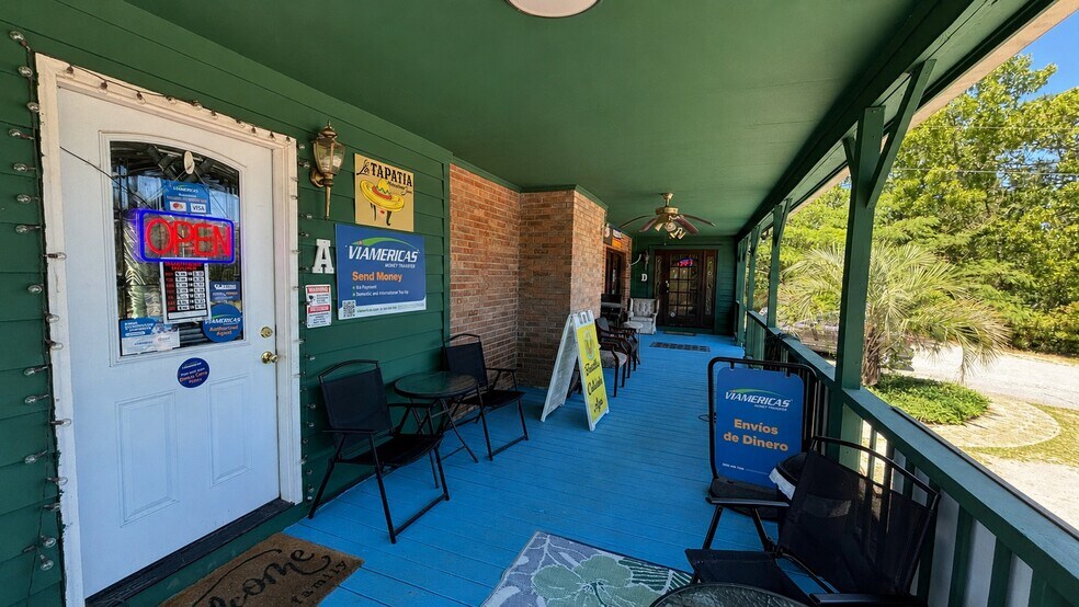 More Photos Of 2040 S Lake Dr, Lexington Light Distribution For Sale
