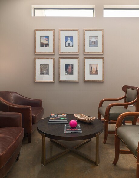 More Photos Of 2205 E 12th St, Austin Movie Radio TVStudio For Sale