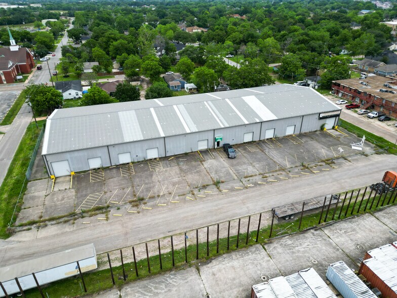 More Photos Of 1001 Dumont St, South Houston Distribution For Sale