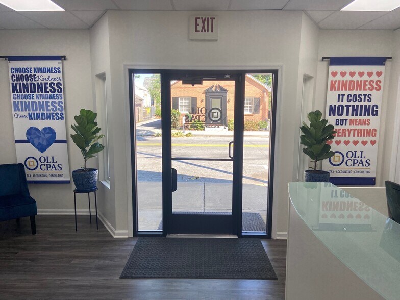 205 W Liberty St, Charles Town, WV 25414 Office For Sale