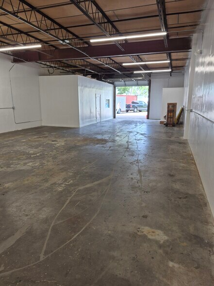 More Photos Of 14203-14231 60th St N, Clearwater Warehouse For Lease