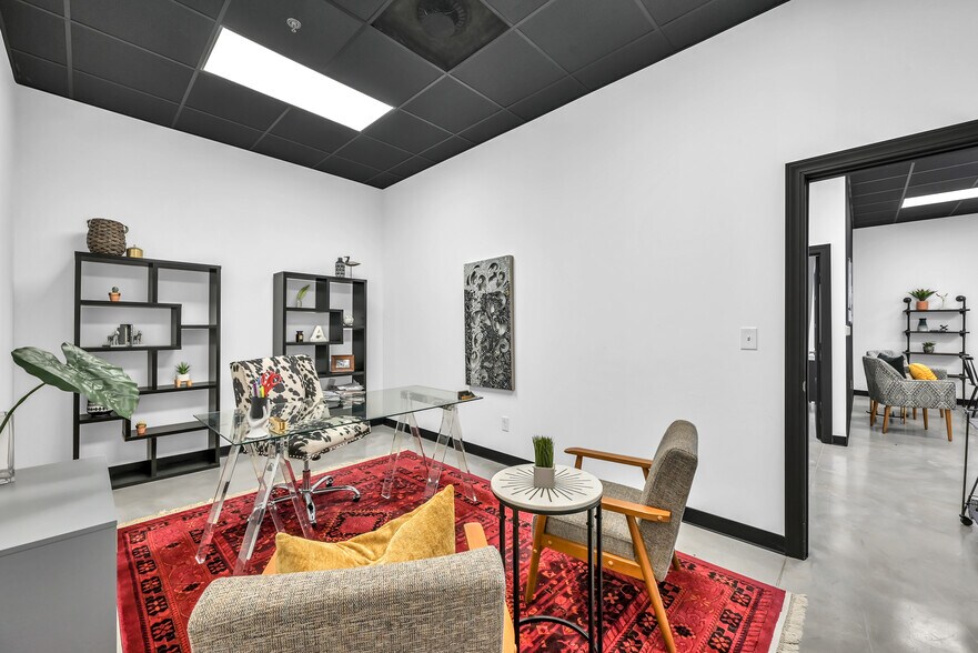 More Photos Of 525 Woodland Square Blvd, Conroe Coworking Space