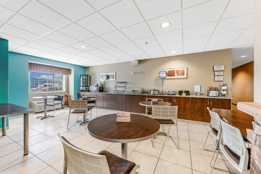 More Photos Of 20 Southland Dr, Fairmont Hotel For Sale