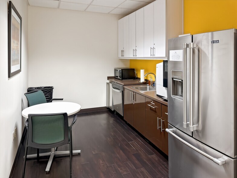 More Photos Of 4720 Salisbury Rd, Jacksonville Coworking Space