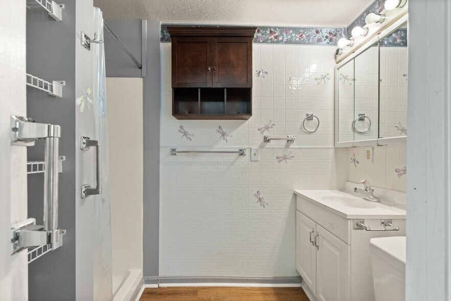 More Photos Of 756 Lakeshore Dr, Scottsburg Flex For Sale