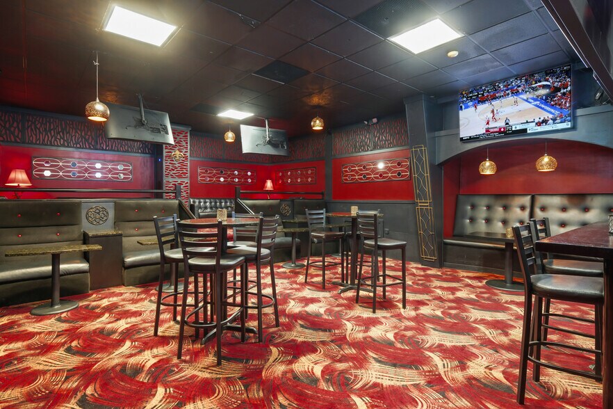 More Photos Of 12035 NE Glisan St, Portland Restaurant For Sale