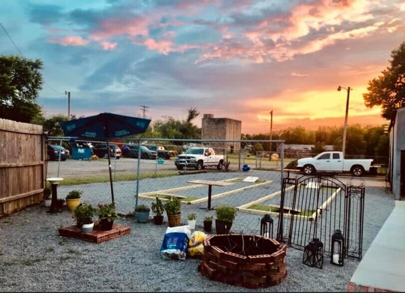 More Photos Of 711 N Steele Ave, Cushing Restaurant For Sale