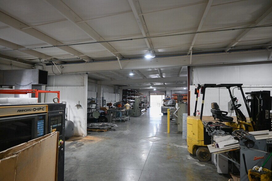 More Photos Of 144 Jetplex Ln, Madison Warehouse For Sale