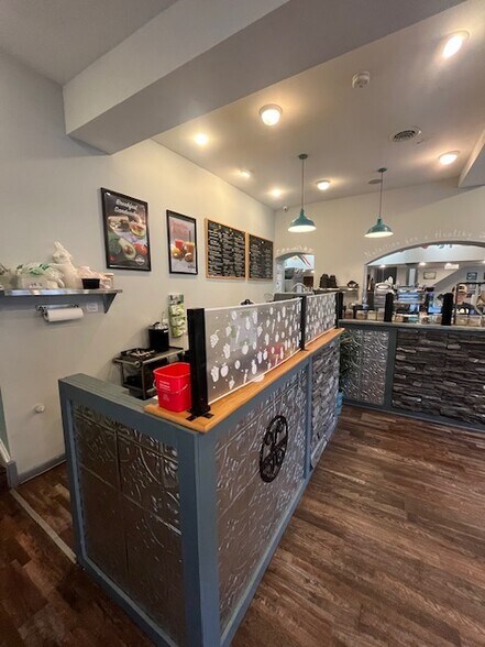 More Photos Of 33 Elm St, East Aurora Restaurant For Sale