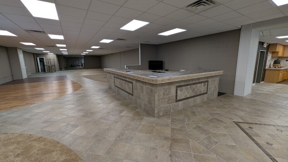 More Photos Of 211 N Dixie Way, South Bend Freestanding For Sale