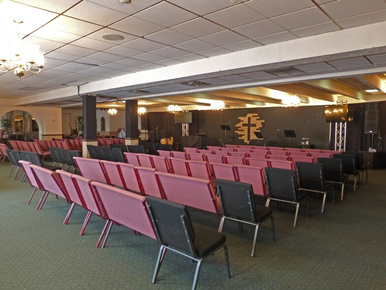 More Photos Of 2017 Bernville Rd, Reading Hotel For Sale