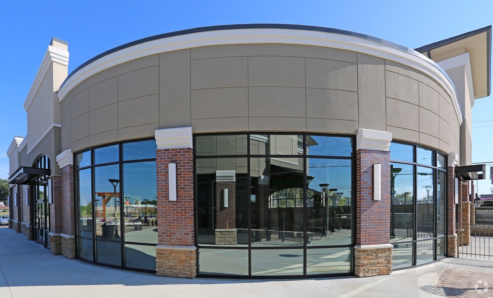 More Photos Of 7640-7642 Beechmont Ave, Cincinnati Storefront Retail Office For Lease