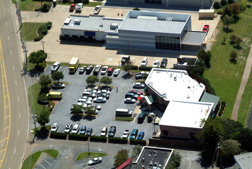 More Photos Of 1065 River Oaks Dr, Flowood Restaurant For Lease