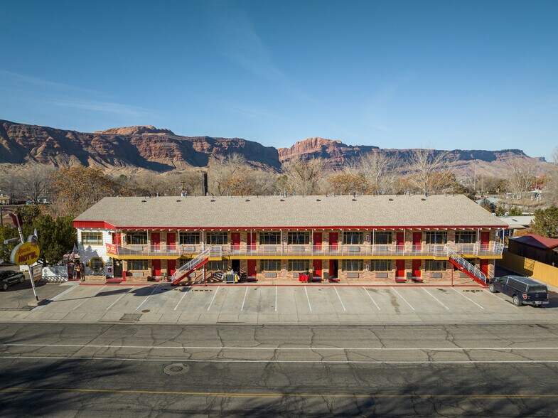 More Photos Of 166 S 400 E, Moab Hotel For Sale