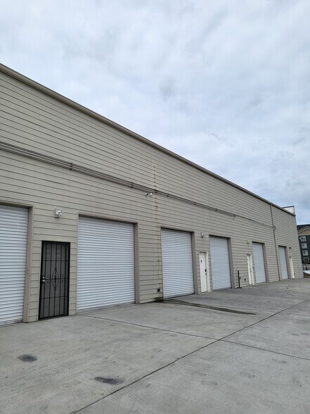 More Photos Of 13131 Mukilteo Speedway, Lynnwood Warehouse For Lease