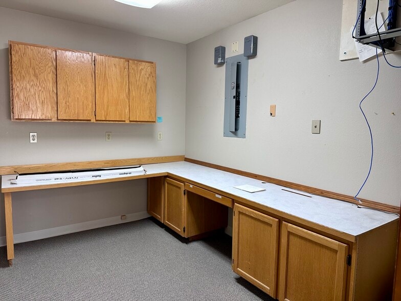 More Photos Of 255 SW 1st Ave, Canby Loft Creative Space For Sale
