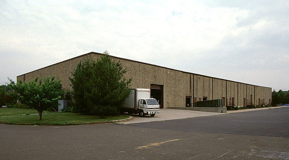 More Photos Of 88 Vanderveer Rd, Freehold Warehouse For Lease