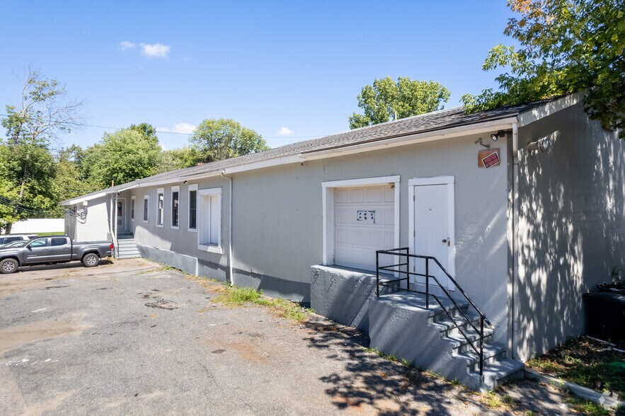 More Photos Of 67 Village St, Medway Manufacturing For Lease