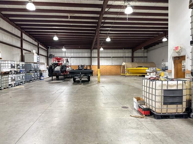 More Photos Of 6200 S 2nd St, Springfield Warehouse For Lease