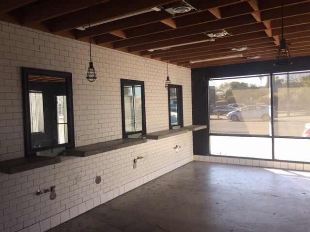 Primary Photo Of 428 Lincoln Blvd, Venice Freestanding For Sale