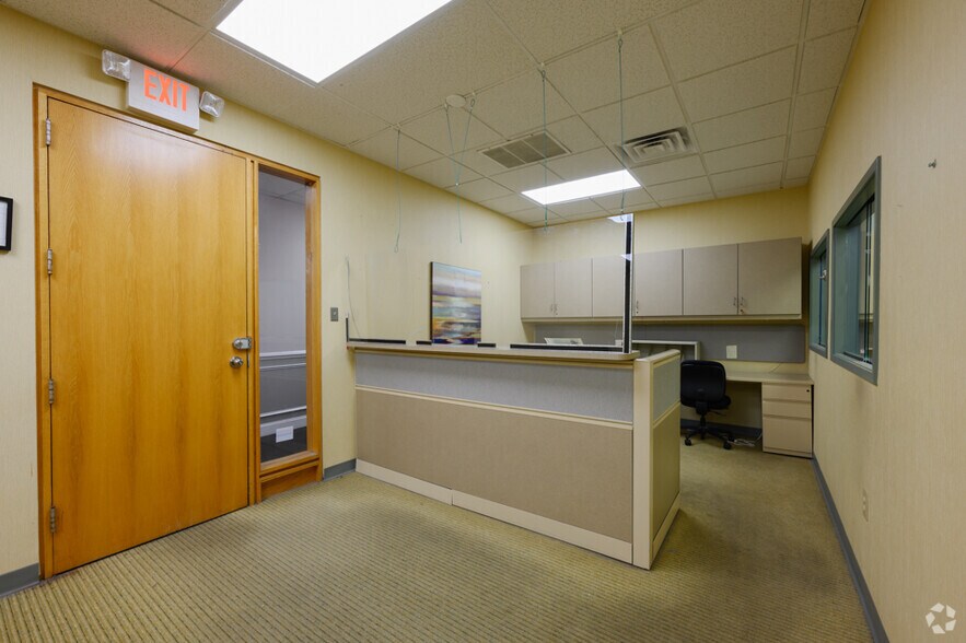 More Photos Of 1999 Sproul Rd, Broomall Medical For Lease
