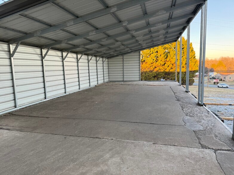More Photos Of 630 Trindale Rd, Trinity Warehouse For Lease