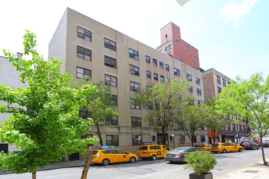 Primary Photo Of 150 W 21st St, New York Apartments For Lease