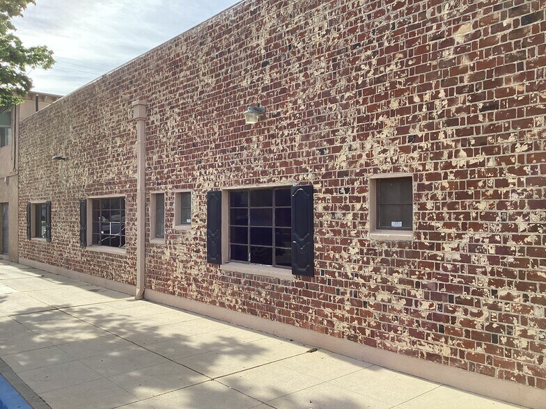 More Photos Of 495-497 5th St, Gustine Storefront For Lease