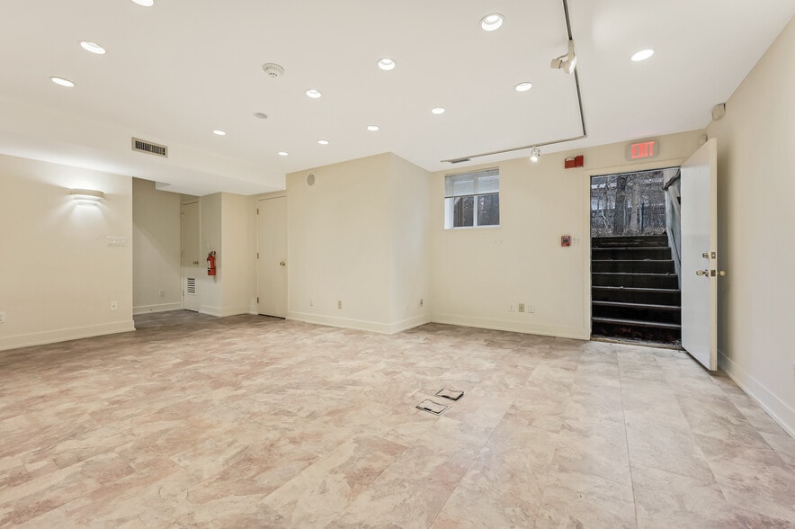 More Photos Of 16 Goodfriend Dr, East Hampton Office Residential For Sale