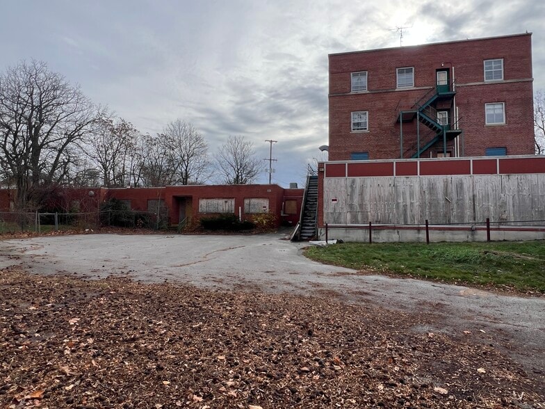 More Photos Of 120 N Locust St, Adrian Healthcare For Sale